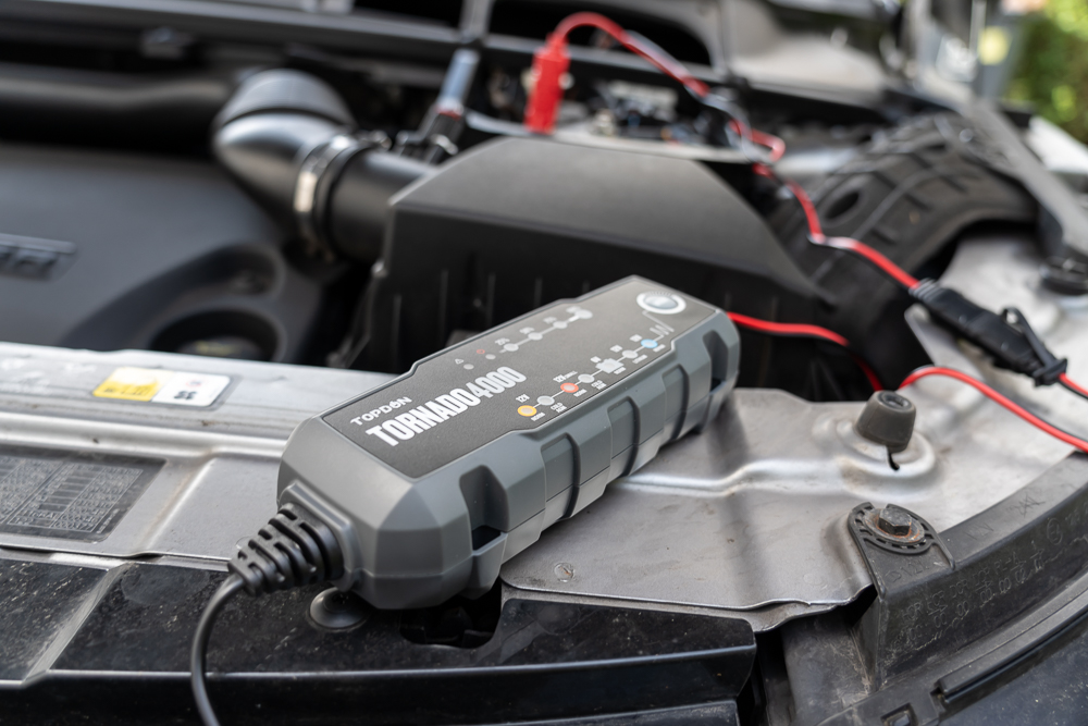 Зарядное устройство для акумулятора TORNADO 4000